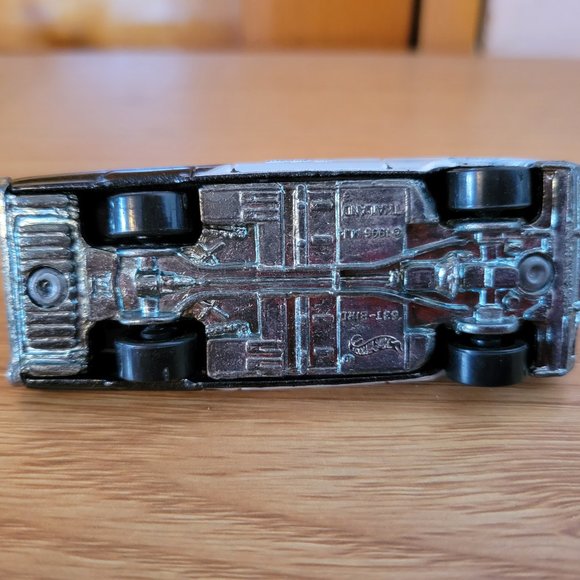 1996 Hot Wheels ’53 Thunderbird & 1989 Matchbox 1957 Thunderbird - Picture 7 of 13